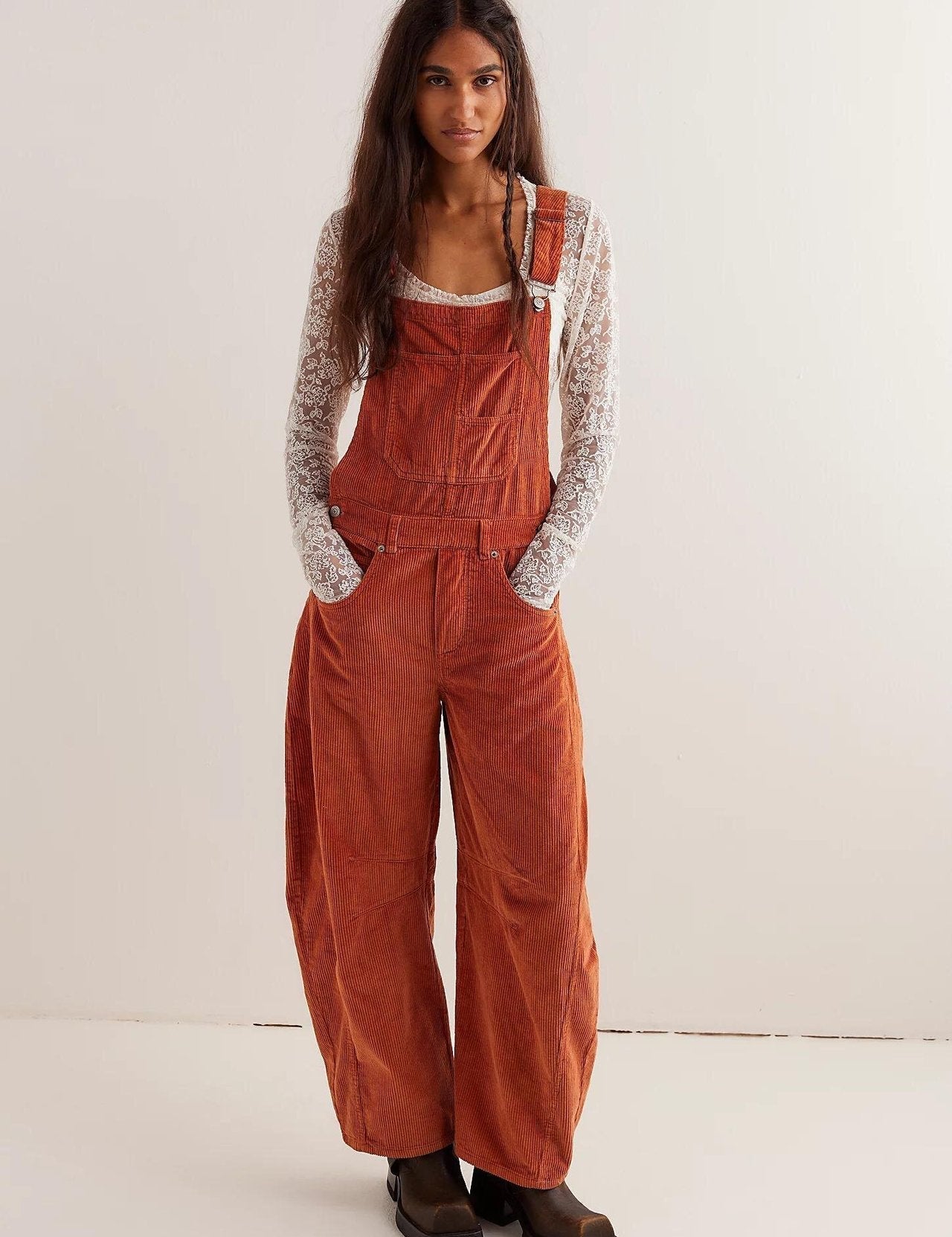 ISABELLE™ - Stílusos Overálok Hengeres Lábbal és Állítható Illeszkedéssel